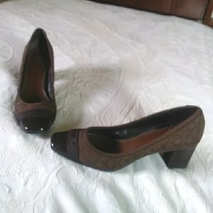 Etienne Aigner Brown Pumps